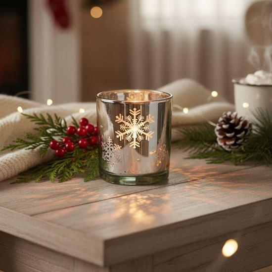 Imaginea din Sfeșnic de Crăciun din sticlă pentru lumânare tip pastilă -  fulgi de zăpadă