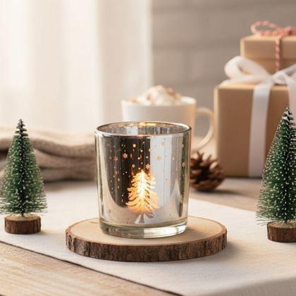 Imaginea din Sfeșnic de Crăciun din sticlă pentru lumânare tip pastilă -  pădure iarnă