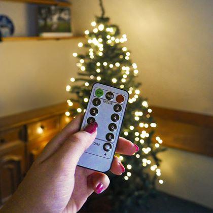 Imaginea din Iluminat LED de Crăciun cu telecomandă – fără încurcături, cu distribuție uniformă a luminițelor