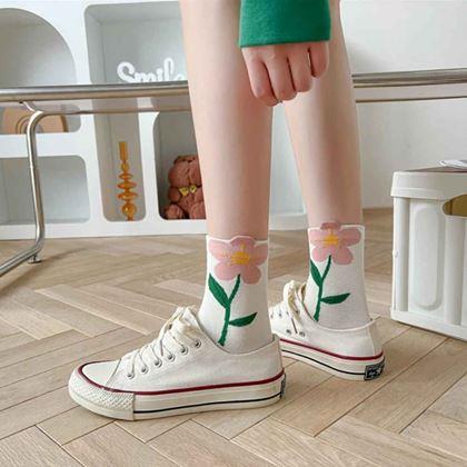 Imaginea din Șosete cu flori