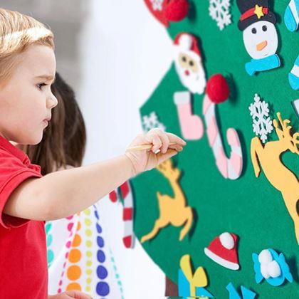 Imaginea din Pom de Crăciun montat pe perete pentru decorare