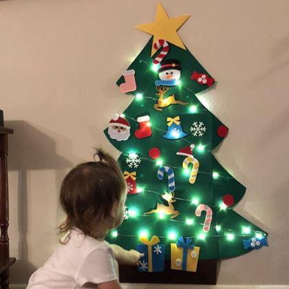 Imaginea din Pom de Crăciun montat pe perete pentru decorare