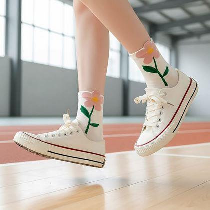 Imaginea din Șosete cu flori