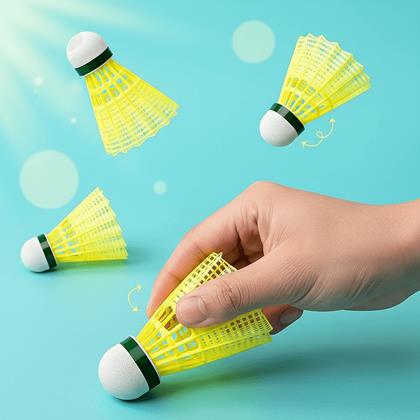 Imaginea din Antrenor de badminton cu 3 mingi