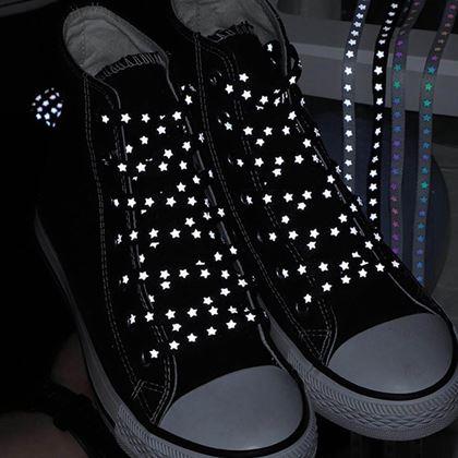 Imaginea din Ţeşi cu stele reflectorizante  -  negre