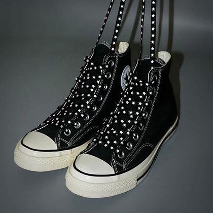 Imaginea din Ţeşi cu stele reflectorizante  -  negre