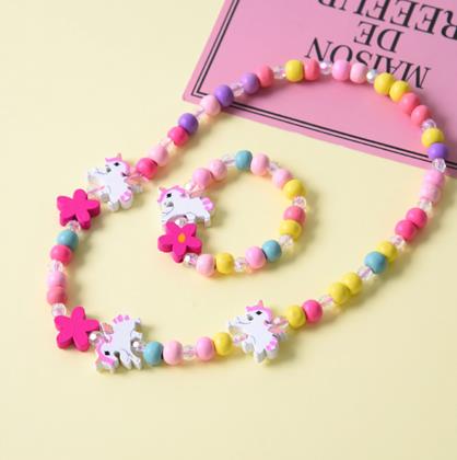 Imaginea din Set colier si bratara din margele de lemn