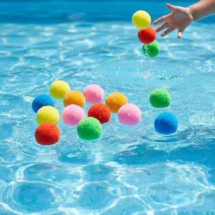 Imaginea din Mingi de apă, 12 bucăți