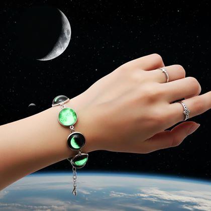 Imaginea din Brățară lunară