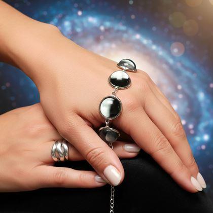 Imaginea din Brățară lunară