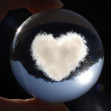 Imaginea din Minge de sticlă cu lumină LED - inimă