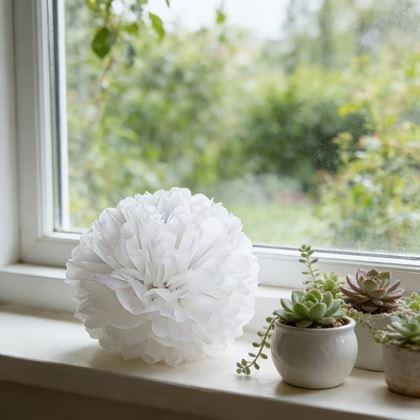 Imaginea din Decor din hârtie albă Pompom 20 cm, set 5 bucăți