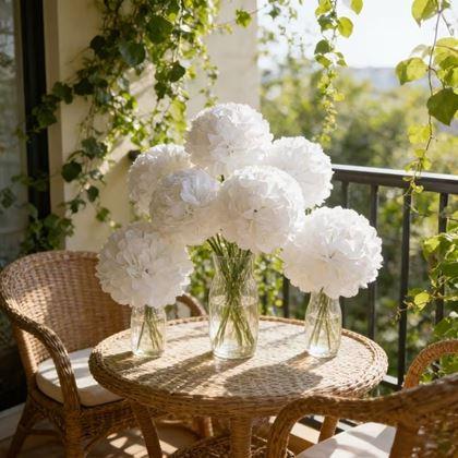 Imaginea din Decor din hârtie albă Pompom 20 cm, set 5 bucăți