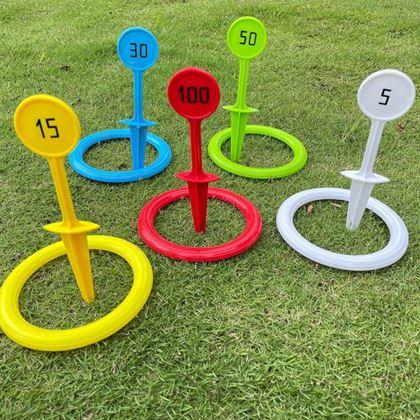 Imaginea din Joc de aruncat inele cu țăruși de fixat în pământ