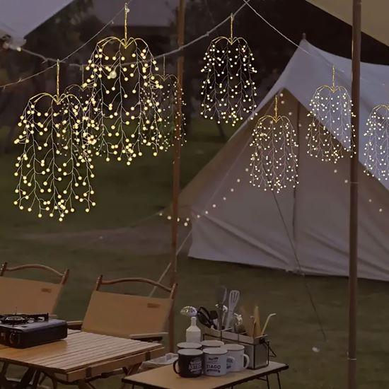 Imaginea din Lămpițe LED suspendate cu ramuri de salcie și alimentare prin USB