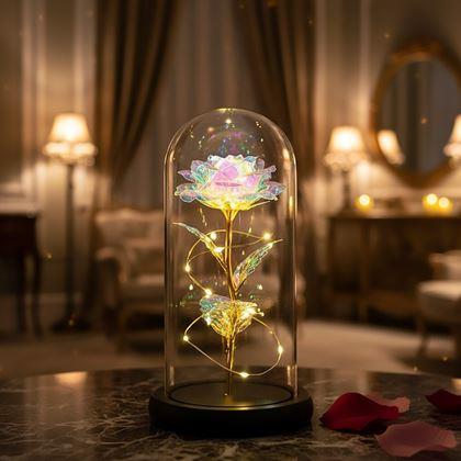 Imaginea din Trandafir elegant strălucitor într-o vază de sticlă