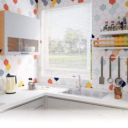 Imaginea din Tapet autoadeziv pentru bucatarie 100x60 cm - hexagoane colorate