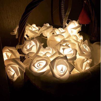 Imaginea din Șirag luminos LED pe baterii cu trandafiri – 20 de flori