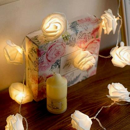 Imaginea din Șirag luminos LED pe baterii cu trandafiri – 20 de flori