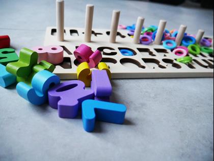 Imaginea din Joc educativ din lemn alfabet și cifre