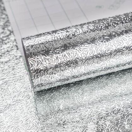 Imaginea din Folie autoadezivă din aluminiu 300 x 40 cm împotriva grăsimii, apei și zgârieturilor