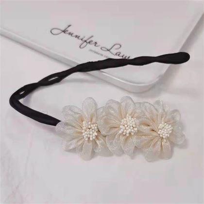 Imaginea din Spănță pentru păr în formă de floare  -  crem