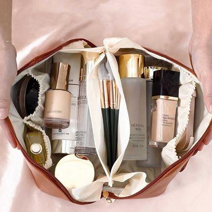 Imaginea din Geantă cosmetică cu compartimente  -  maro
