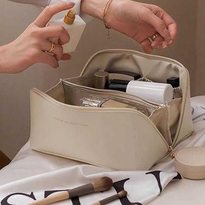 Imaginea din Geantă cosmetică cu compartimente  -  crem