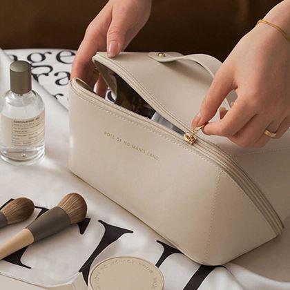 Imaginea din Geantă cosmetică cu compartimente  -  crem