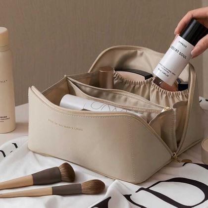 Imaginea din Geantă cosmetică cu compartimente  -  crem