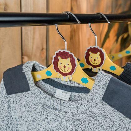 Imaginea din Set de 6 umerașe din lemn pentru copii - animale