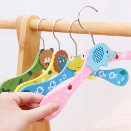 Imaginea din Set de 6 umerașe din lemn pentru copii - animale