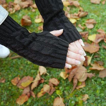 Imaginea din Manșete tricotate la mână  -  negre