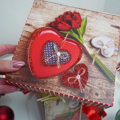 Imaginea din Cutie de cadou 15 cm  - inimă cu trandafir