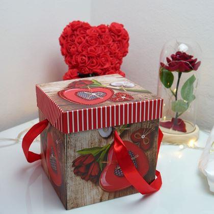 Imaginea din Cutie de cadou 15 cm  - inimă cu trandafir