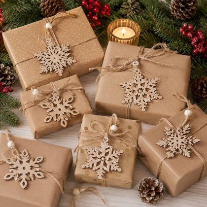 Imaginea din Set de 6 ornamente de Crăciun din lemn - fulgi de zăpadă