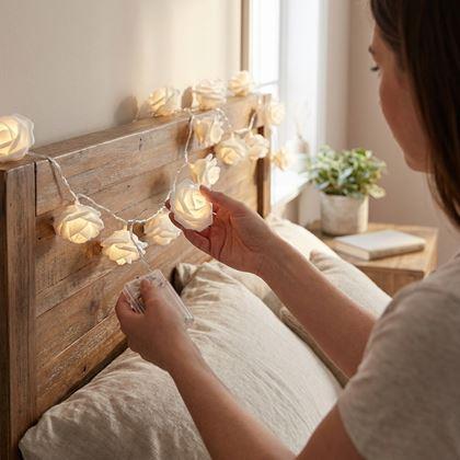 Imaginea din Șirag luminos LED pe baterii cu trandafiri – 20 de flori